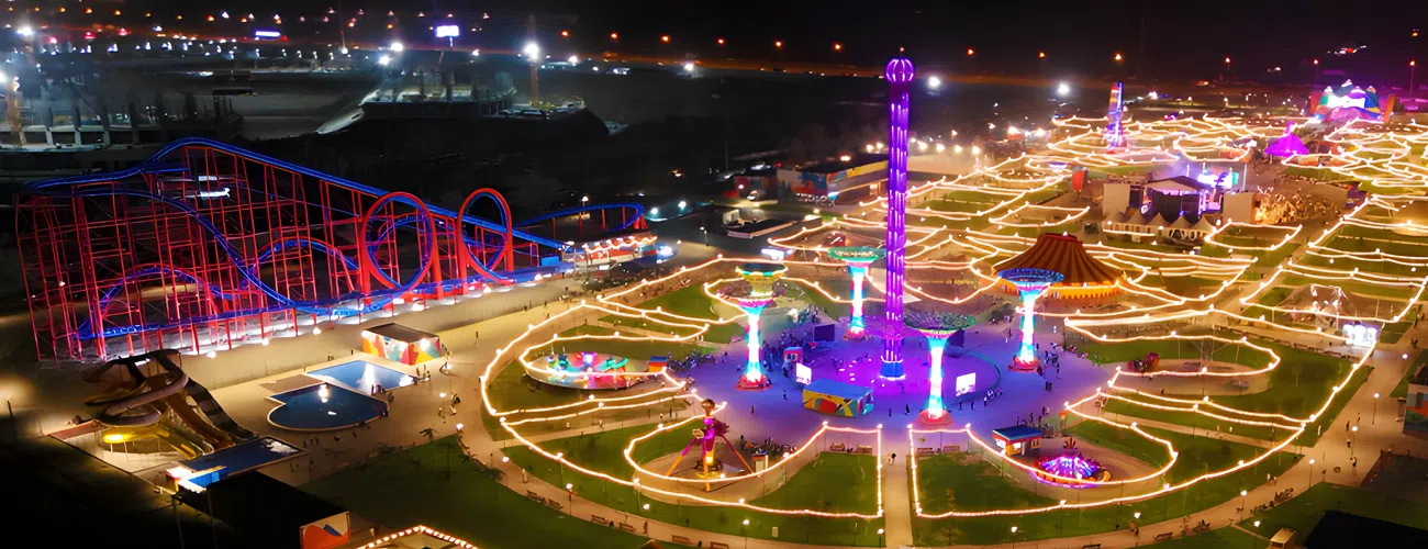 Ночной вид парка развлечений «Евразия»