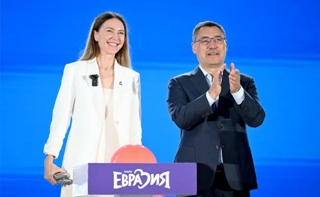 Представители правительств двух стран на открытии парка «Евразия»