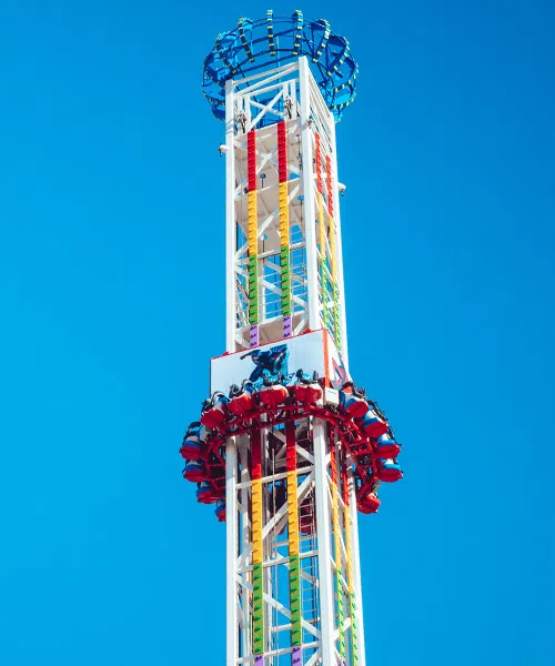 Средний аттракцион свободное падение (15–35 м)