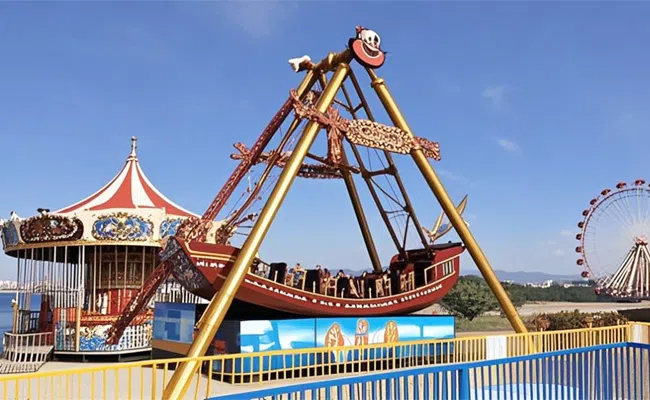 Корабль аттракцион в Таджикистане